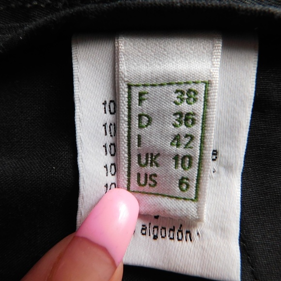 Lacoste - Picture 5 of 5